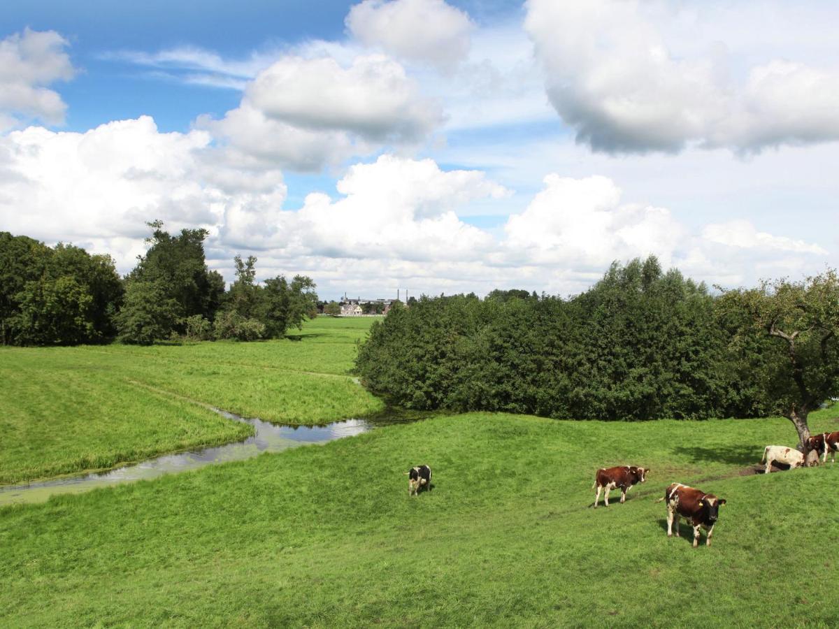 Quaint Farmhouse Near River In Oosterwijk Leerdam Esterno foto