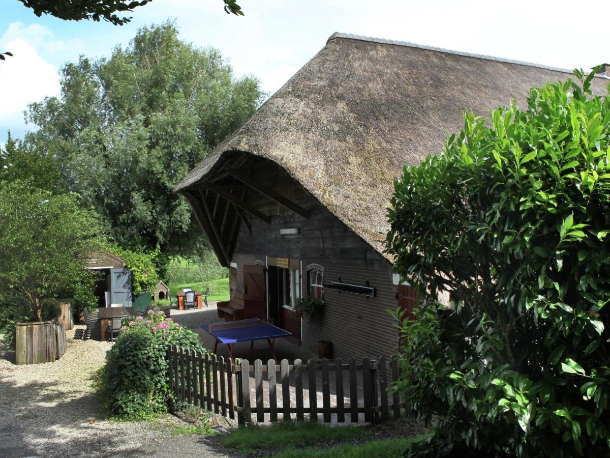 Quaint Farmhouse Near River In Oosterwijk Leerdam Esterno foto