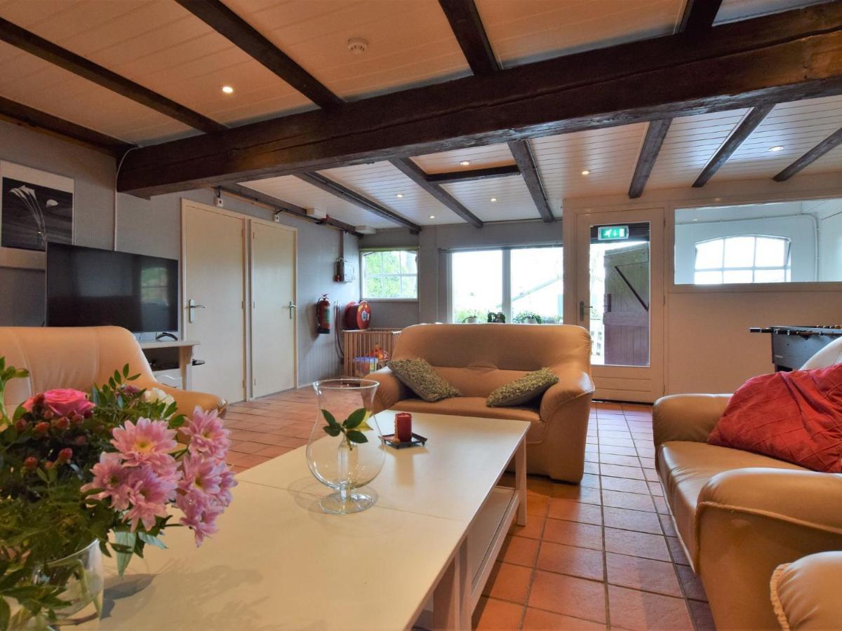 Quaint Farmhouse Near River In Oosterwijk Leerdam Esterno foto